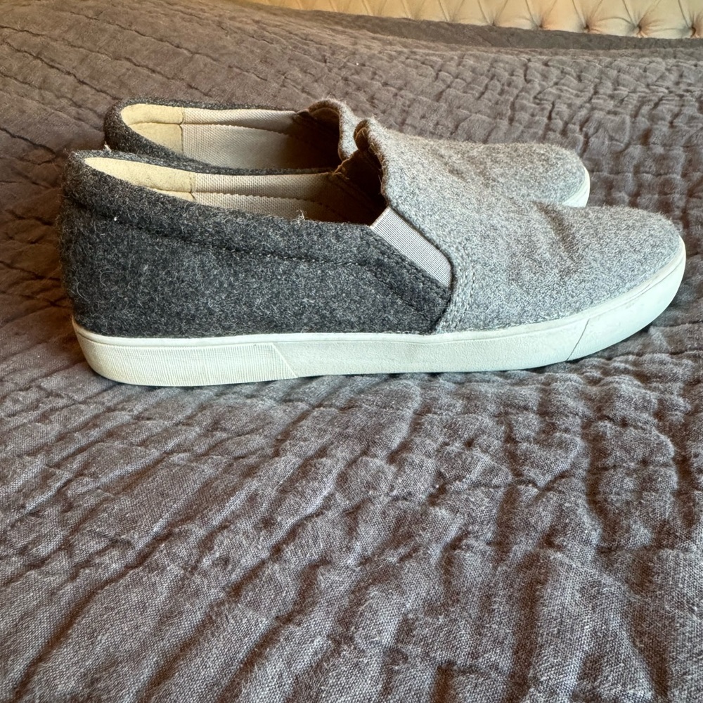 Gray slip ons- Naturalizer - comfy cozy